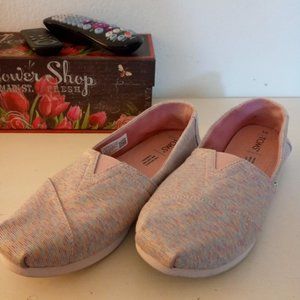 Like new Tom's Slip Ons, Size 9 !